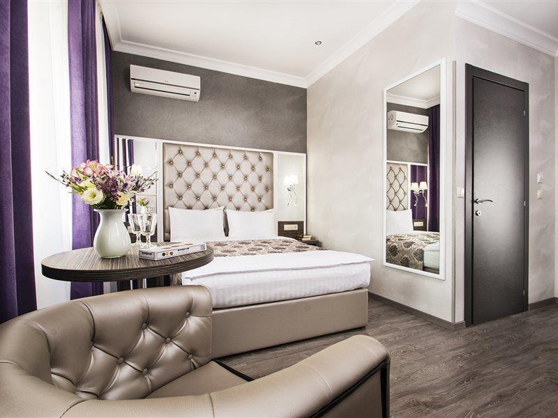 Bonapart Hotel By Uhm Kiev Exterior foto