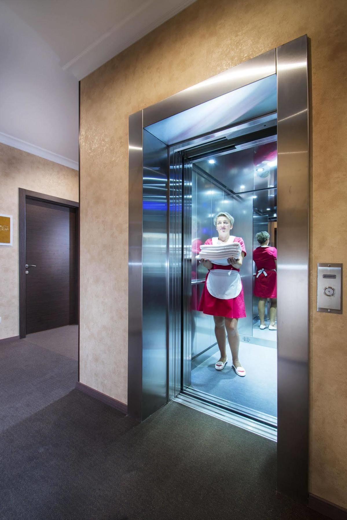 Bonapart Hotel By Uhm Kiev Exterior foto