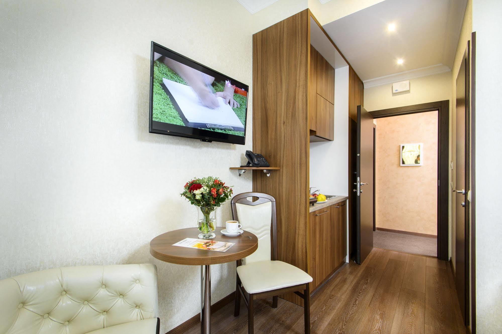 Bonapart Hotel By Uhm Kiev Exterior foto