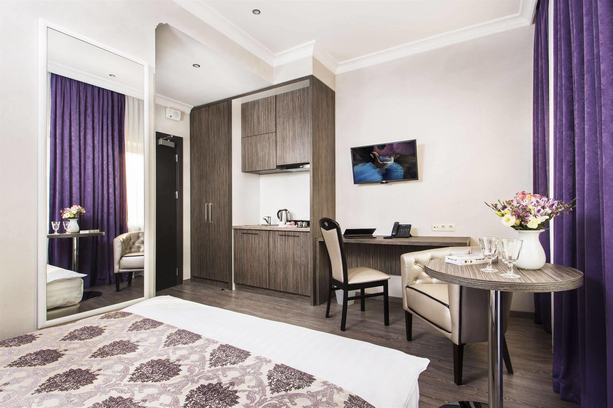 Bonapart Hotel By Uhm Kiev Exterior foto