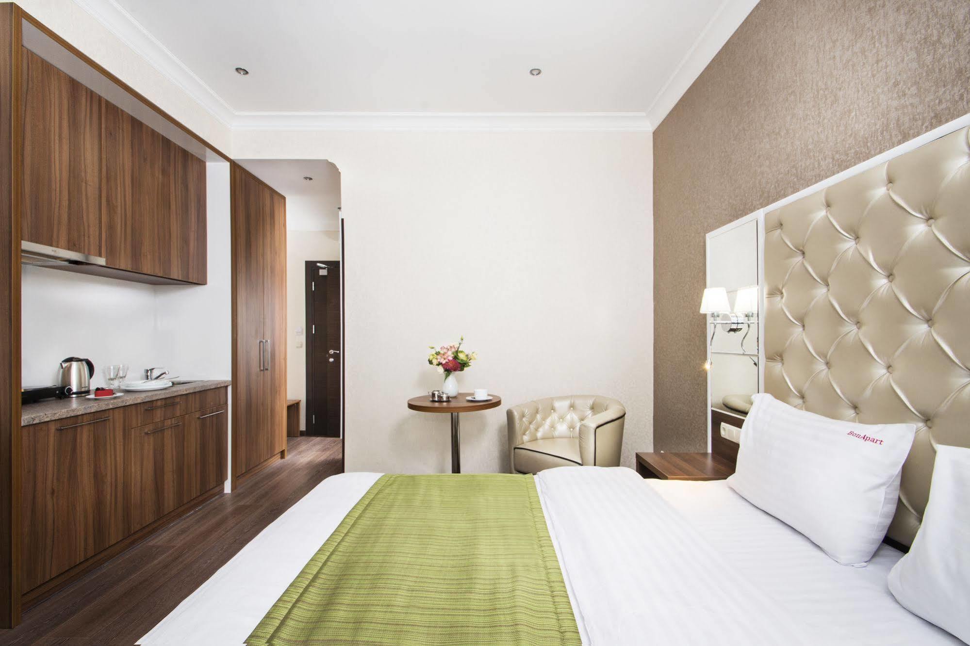 Bonapart Hotel By Uhm Kiev Exterior foto