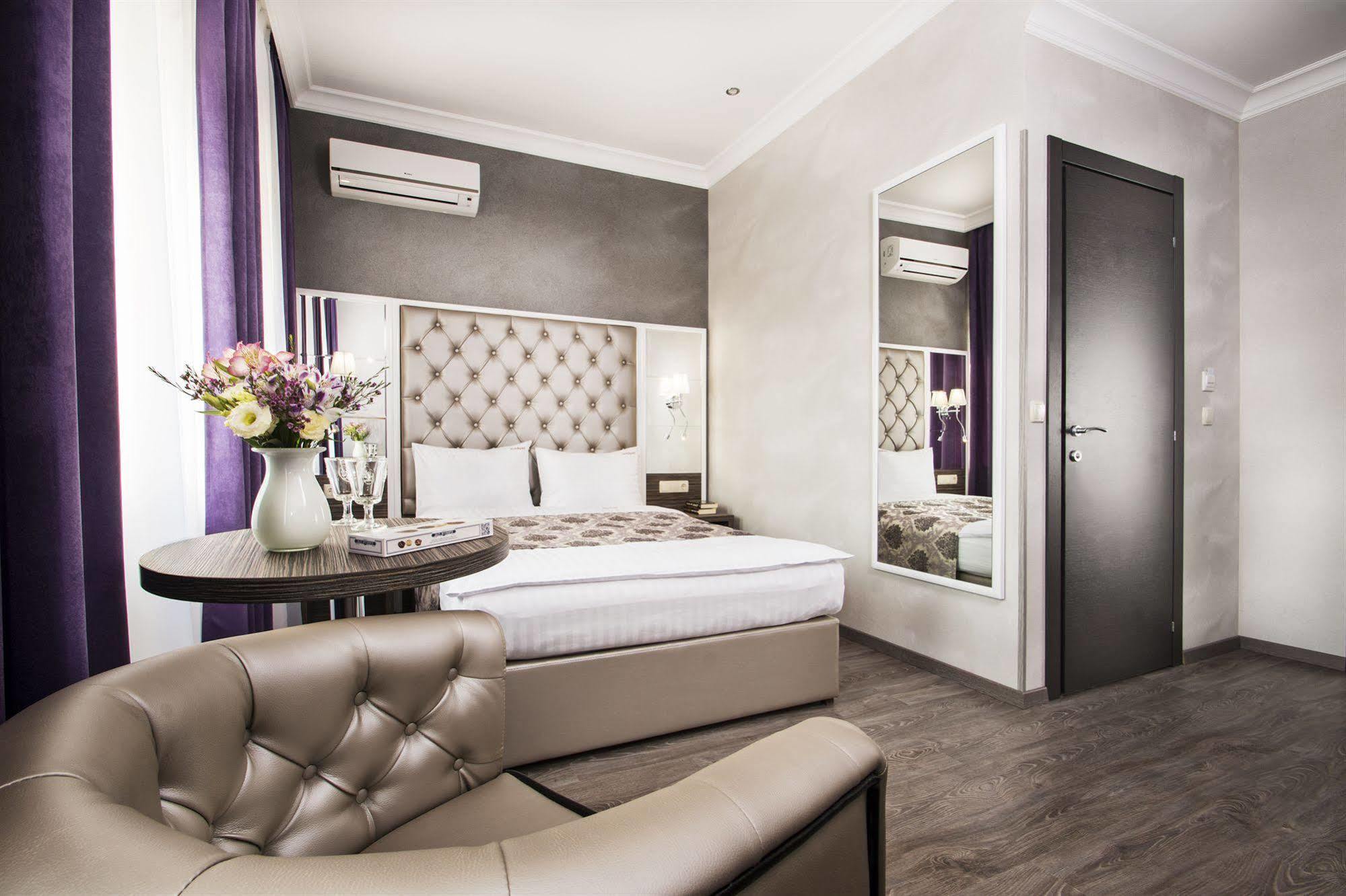 Bonapart Hotel By Uhm Kiev Exterior foto